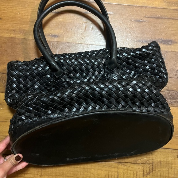 Italian leather woven style black bag size small used & in great conditions - Picture 8 of 11